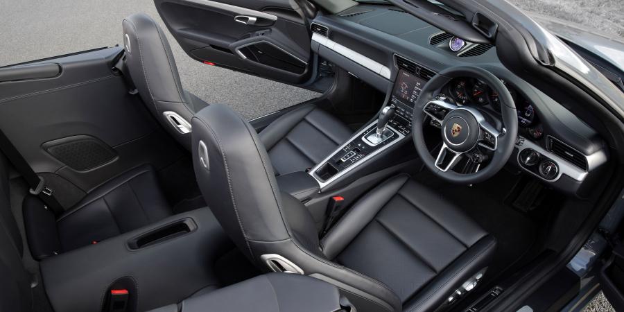  Porsche 911 Carrera Cabriolet 2016 года  (AU) (фото 6 из 29)